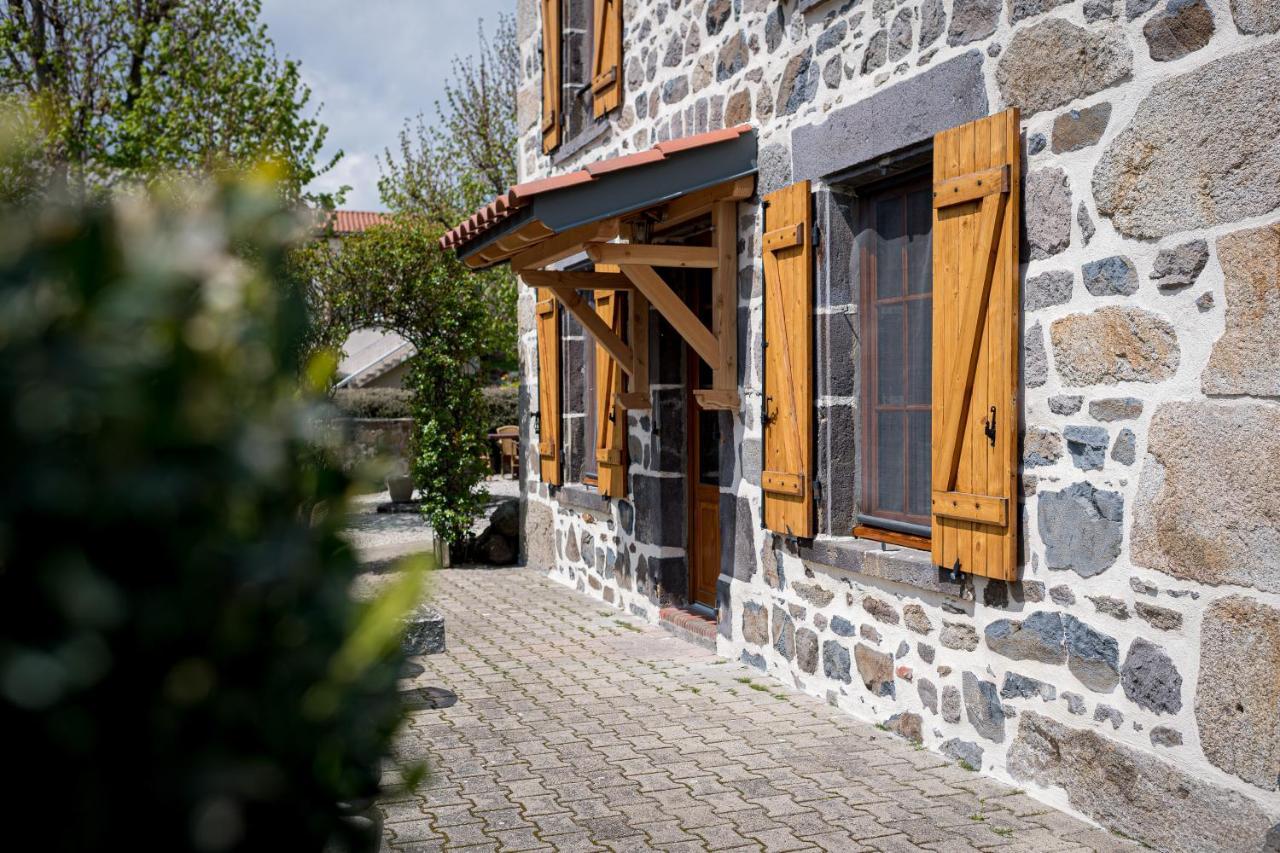 Maison D'Hote La Grange Aux Ayres Hotel Olloix Exterior photo